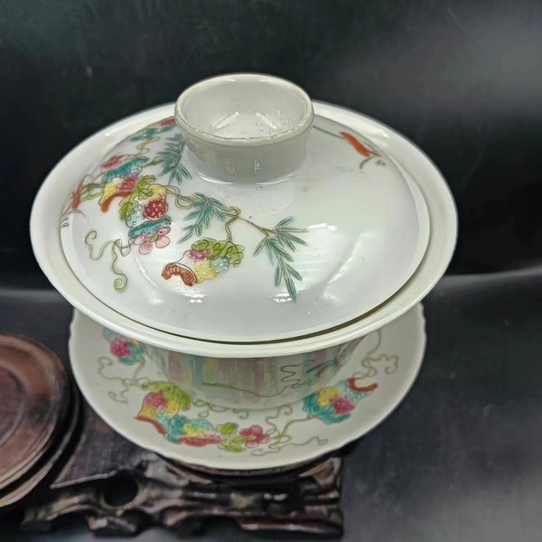 古玩轉(zhuǎn)賣民國 粉彩癩瓜紋蓋碗拍賣，當(dāng)前價格264元