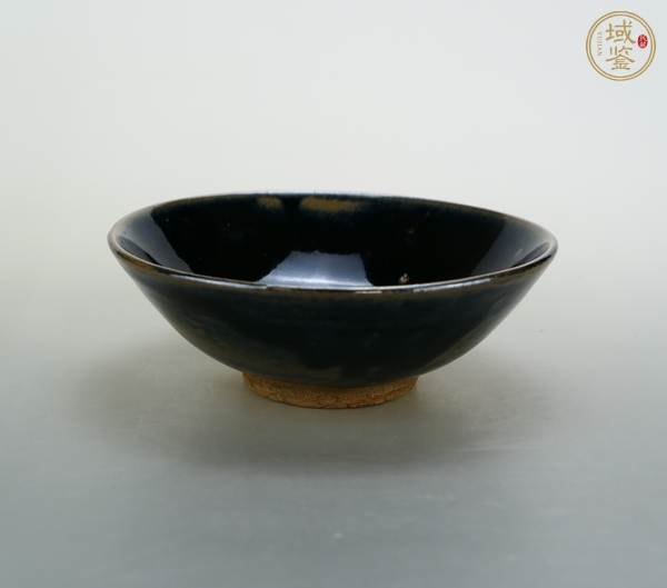 古玩陶瓷窯變黑釉茶碗真品鑒賞圖