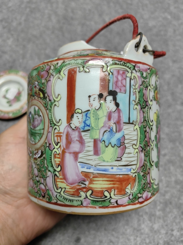 古玩陶瓷人物花鳥蝶紋廣彩提梁壺拍賣,當前價格460元