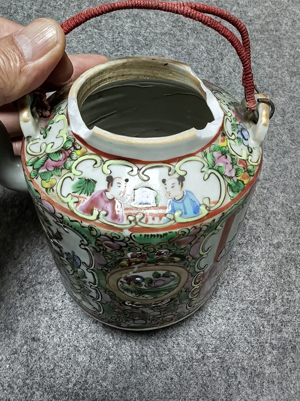 古玩陶瓷人物花鳥蝶紋廣彩提梁壺拍賣,當前價格460元
