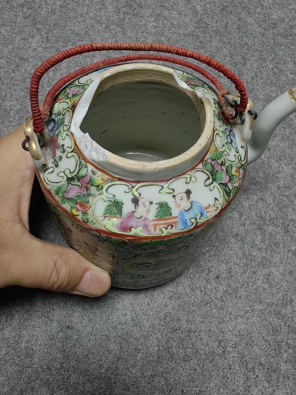 古玩陶瓷人物花鳥蝶紋廣彩提梁壺拍賣,當前價格460元
