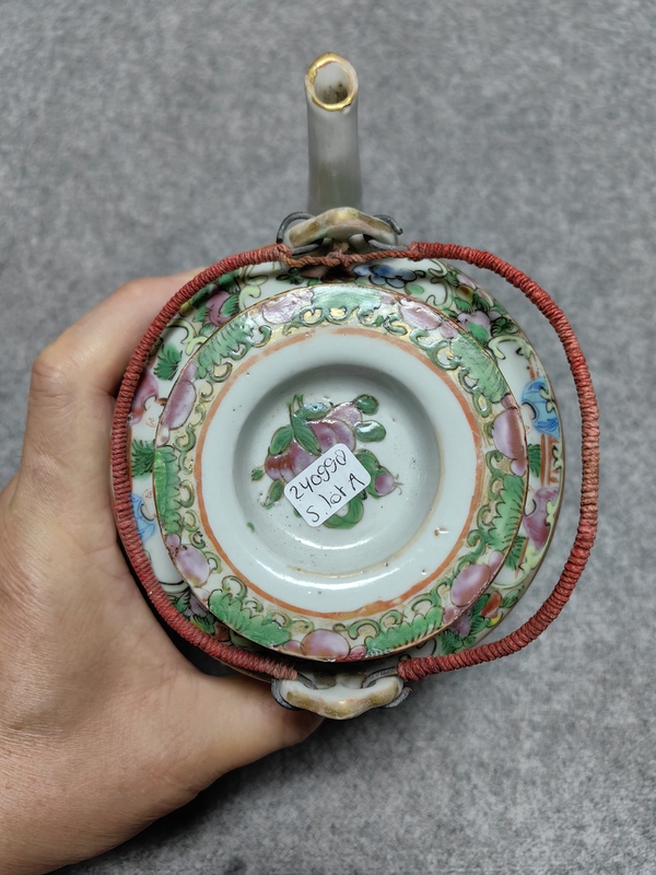 古玩陶瓷人物花鳥蝶紋廣彩提梁壺拍賣,當前價格460元