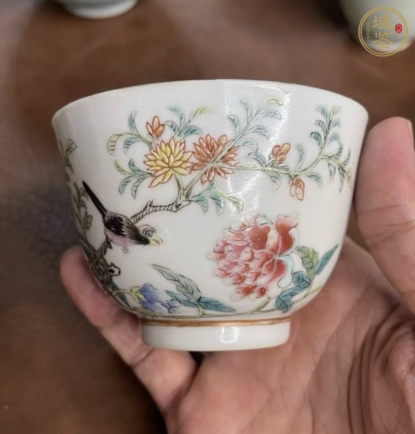 古玩陶瓷粉彩花鳥紋茶碗真品鑒賞圖