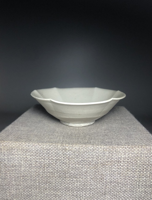 古玩陶瓷精品青白釉葵口茶盞拍賣,當前價格0元