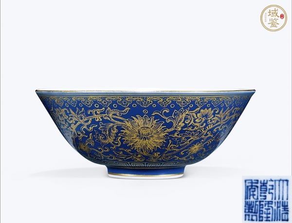 古玩陶瓷霽藍(lán)釉描金纏枝花卉紋撇口碗真品鑒賞圖