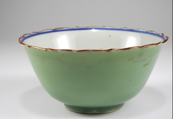 古玩陶瓷外青釉內青花龍紋碗拍賣,當前價格6500元