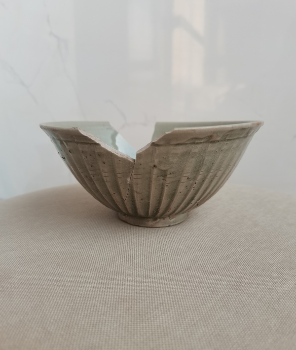 古玩陶瓷耀州或臨汝窯青釉刻線條紋茶盞拍賣,當前價格1400元