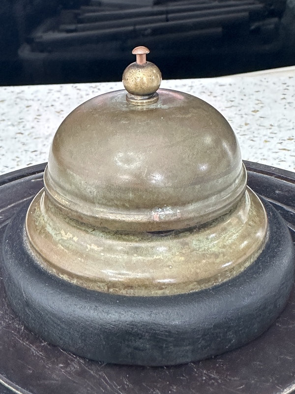 古玩轉(zhuǎn)賣民國時期銅手鈴也叫傭人鈴J1145/680拍賣，當前價格35800元