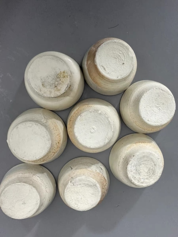 古玩陶瓷明末的一組白釉壓手杯小杯八個(gè)一組一起走G0039拍賣，當(dāng)前價(jià)格1680元