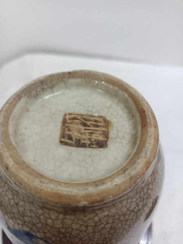 古玩陶瓷清晚哥釉人物瓶拍賣，當前價格800元