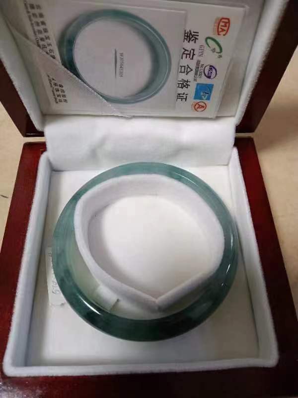 古玩玉器天然玻璃種飄藍花翡翠手鐲拍賣，當前價格150000元