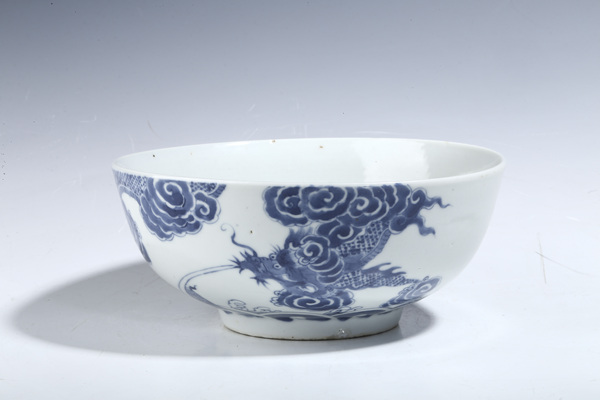 古玩轉(zhuǎn)賣晚清·青花魚化龍紋大碗拍賣，當(dāng)前價格2500元