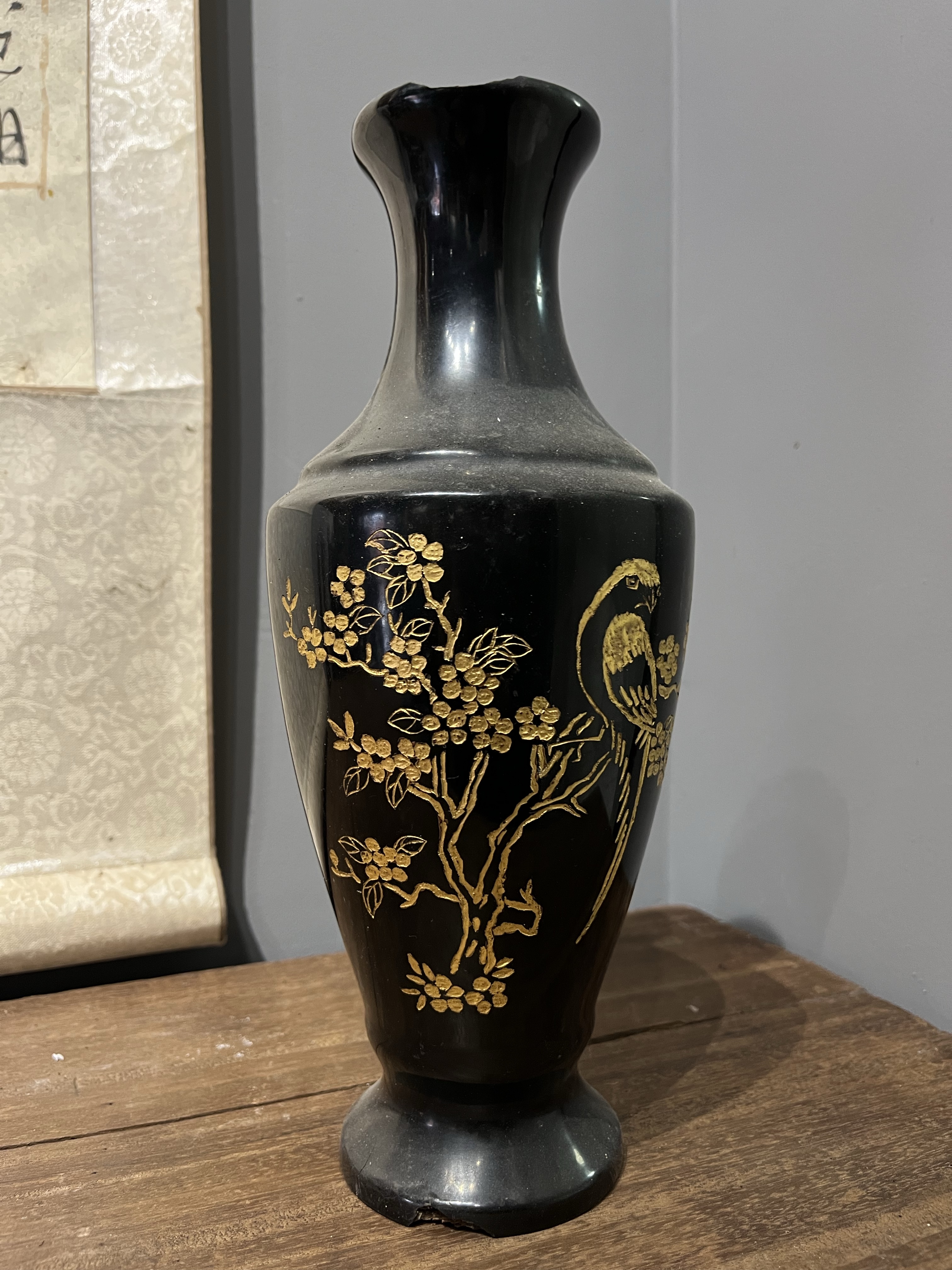 木雕漆器刻绘花瓶
