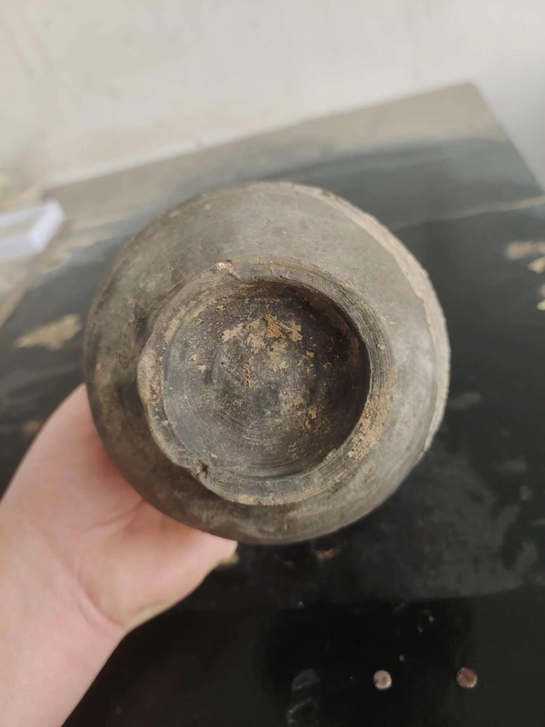 古玩陶瓷館藏級珍品秦漢黑陶彩繪漢壺拍賣,當前價格980元