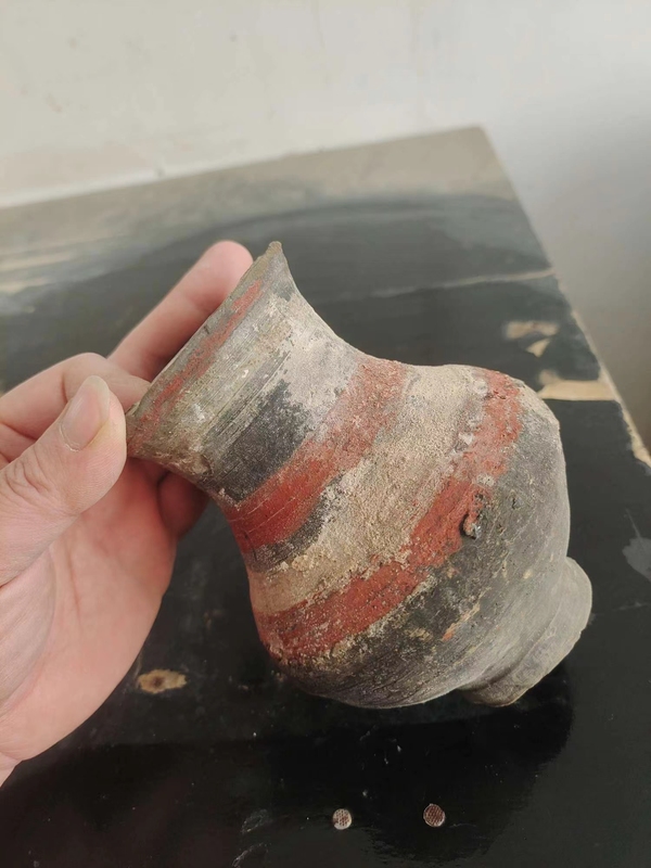 古玩陶瓷館藏級珍品秦漢黑陶彩繪漢壺拍賣,當前價格980元