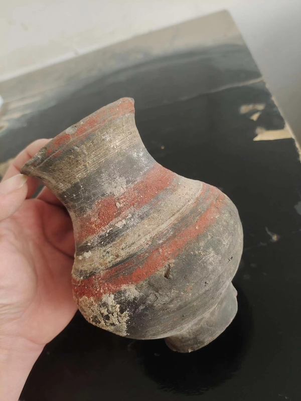 古玩陶瓷館藏級珍品秦漢黑陶彩繪漢壺拍賣,當前價格980元