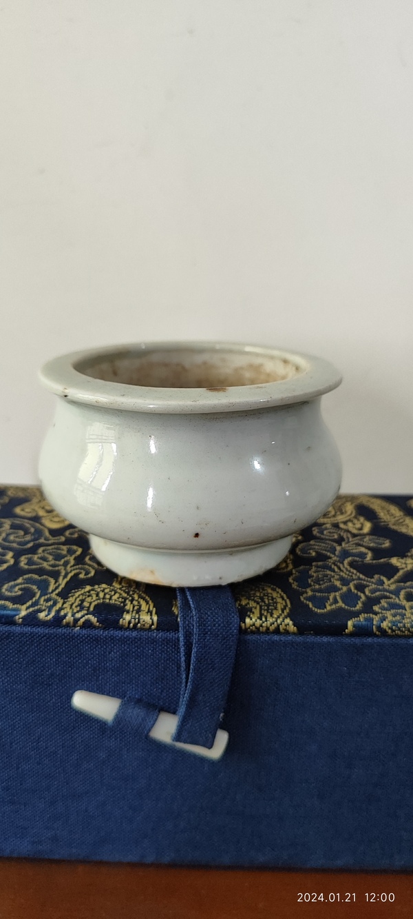 古玩陶瓷清早期德化白釉小爐拍賣,當(dāng)前價(jià)格1800元