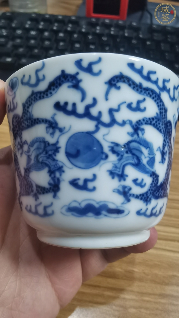 古玩陶瓷青花五龍趕珠紋仰鐘杯 真品鑒賞圖