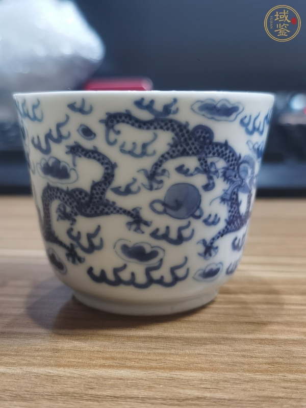 古玩陶瓷青花五龍趕珠紋仰鐘杯 真品鑒賞圖