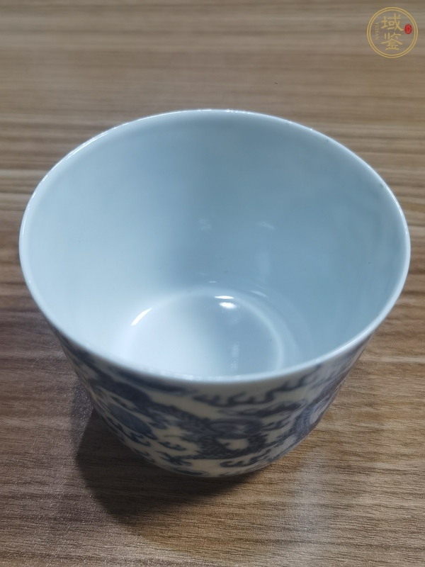 古玩陶瓷青花五龍趕珠紋仰鐘杯 真品鑒賞圖