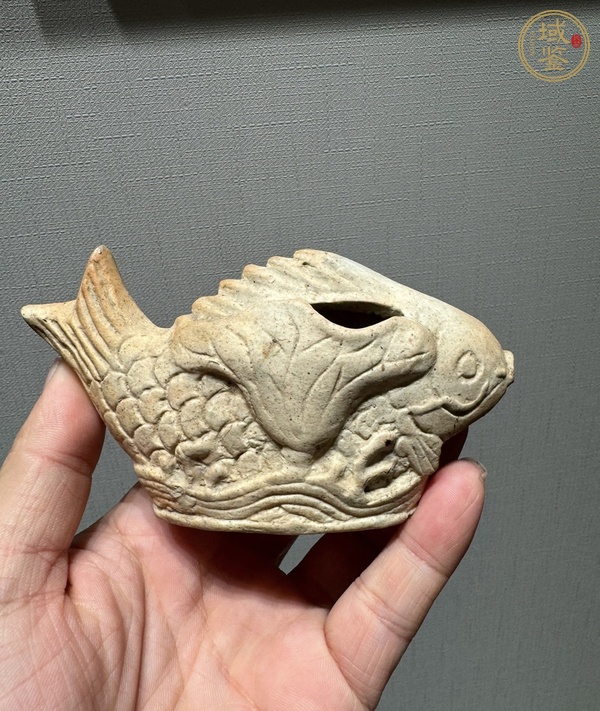 古玩陶瓷魚形硯滴真品鑒賞圖