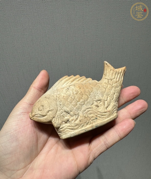 古玩陶瓷魚形硯滴真品鑒賞圖