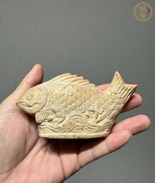 古玩陶瓷魚形硯滴真品鑒賞圖