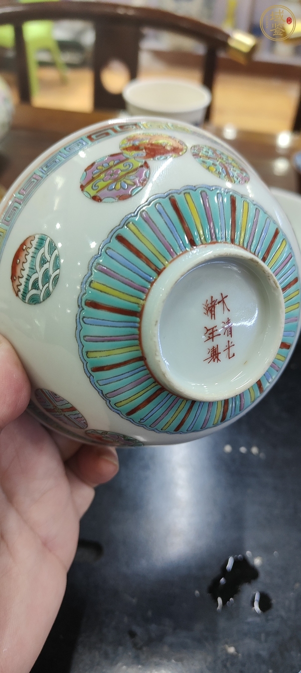 古玩陶瓷皮球花粉彩碗真品鑒賞圖