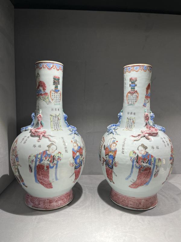 古玩陶瓷粉彩貼塑無雙譜瓶拍賣,當前價格120000元