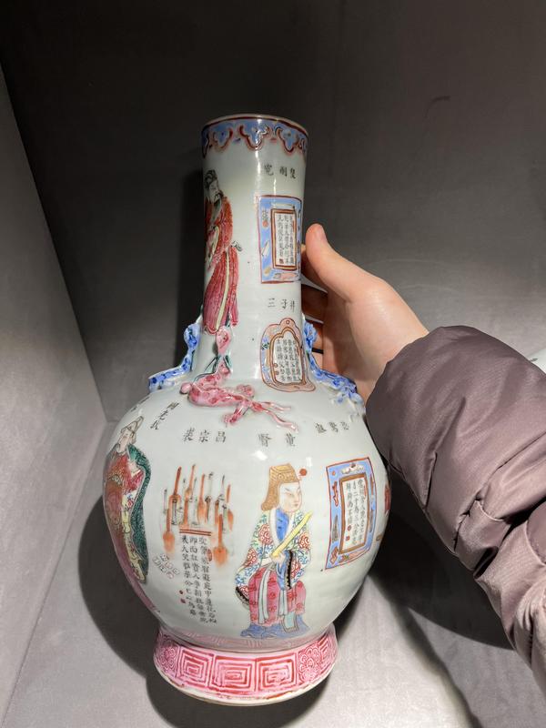 古玩陶瓷粉彩貼塑無雙譜瓶拍賣,當前價格120000元