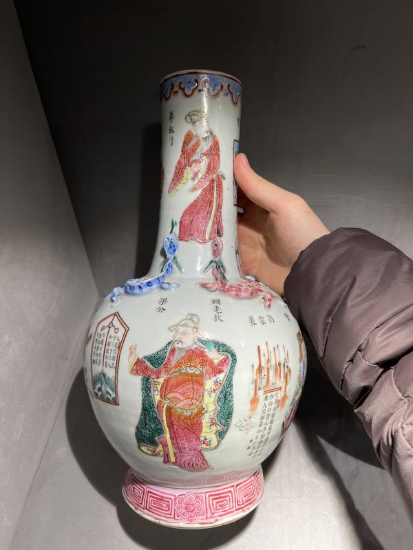 古玩陶瓷粉彩貼塑無雙譜瓶拍賣,當前價格120000元