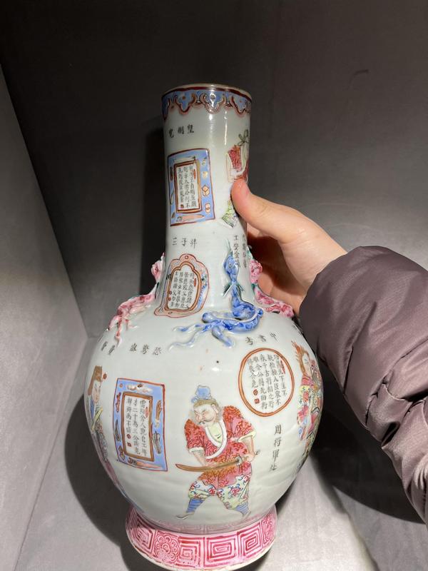 古玩陶瓷粉彩貼塑無雙譜瓶拍賣,當前價格120000元