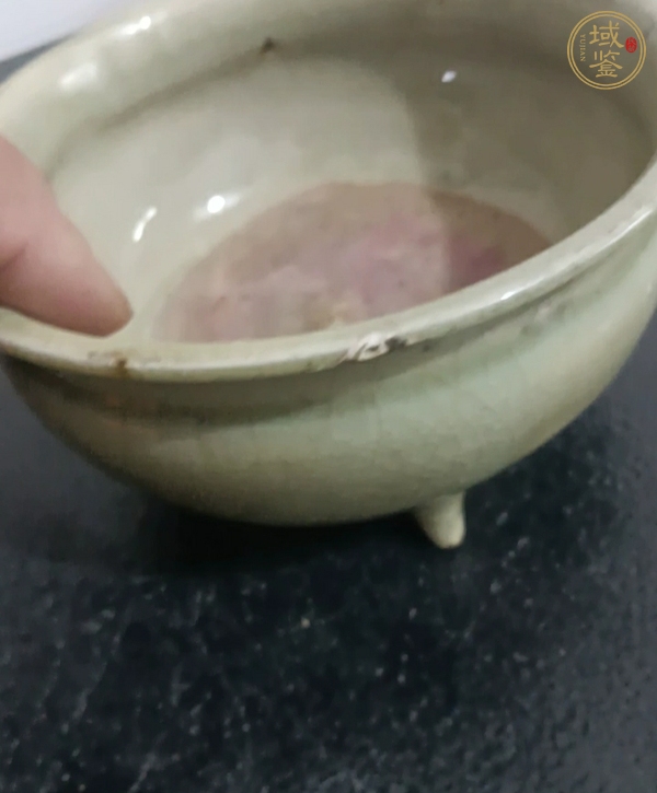 古玩陶瓷青釉三足香爐真品鑒賞圖