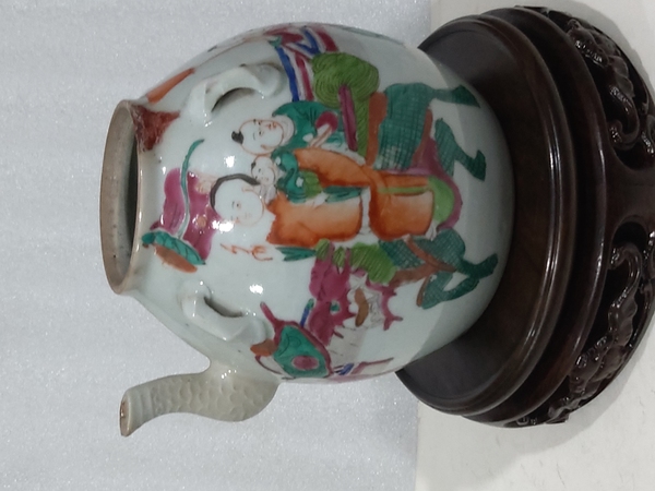 古玩陶瓷粉彩麒麟送子圖紋四系提梁壺拍賣,當前價格1680元