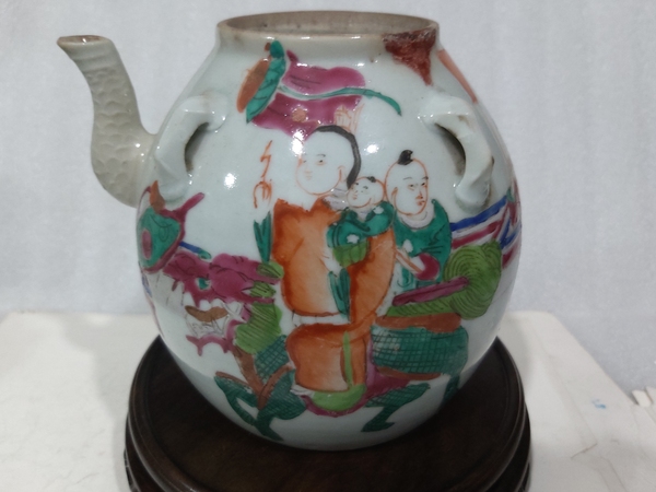 古玩陶瓷粉彩麒麟送子圖紋四系提梁壺拍賣,當前價格1680元