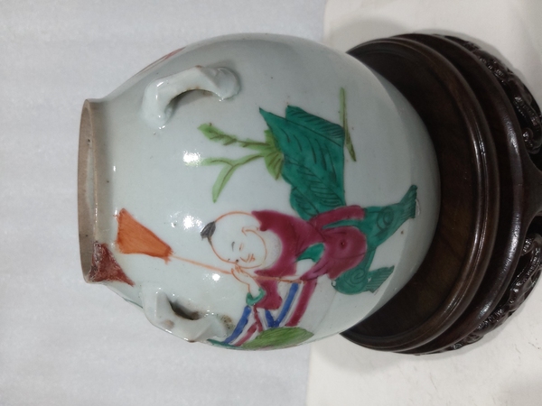 古玩陶瓷粉彩麒麟送子圖紋四系提梁壺拍賣,當前價格1680元