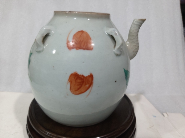 古玩陶瓷粉彩麒麟送子圖紋四系提梁壺拍賣,當前價格1680元