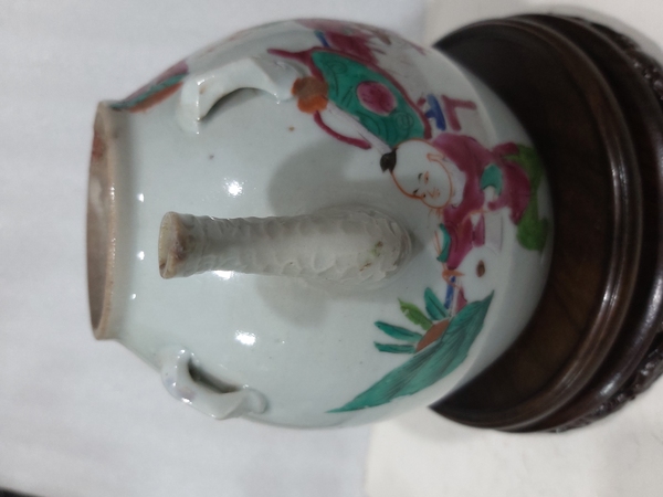 古玩陶瓷粉彩麒麟送子圖紋四系提梁壺拍賣,當前價格1680元