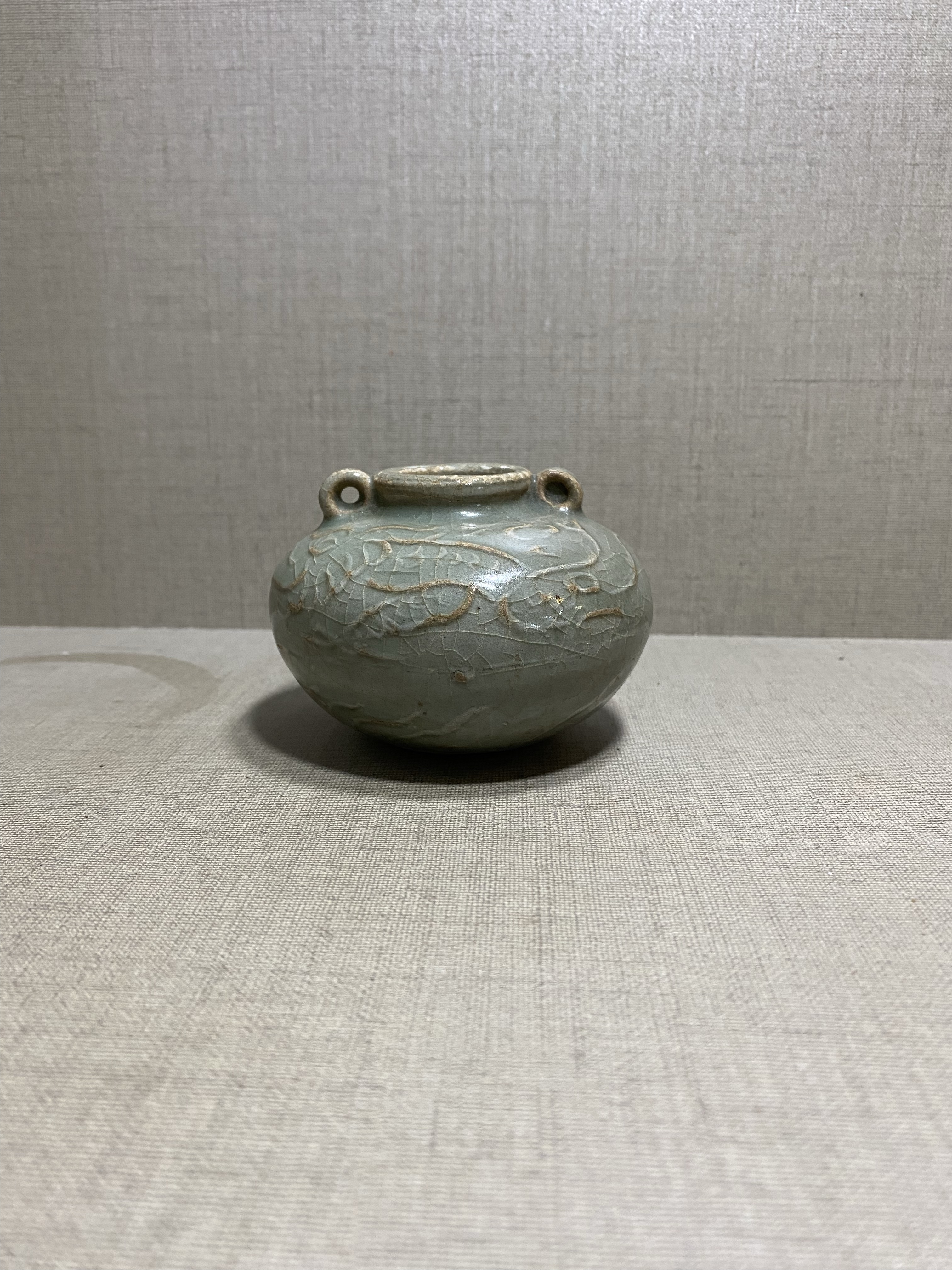 域鉴古玩】龙泉窑青釉双系小罐拍卖价格/图片/值多少钱