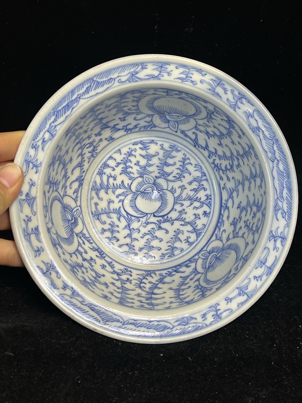 青花淡描花卉紋折沿盆，注意品相拍賣，當(dāng)前價(jià)格3600元