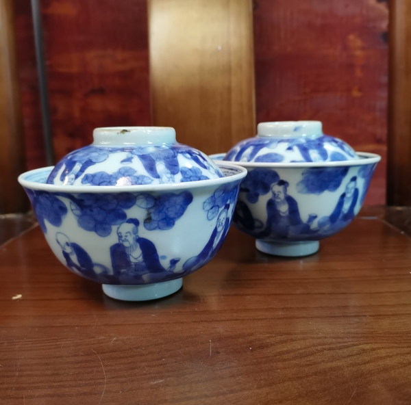 古玩陶瓷【同類蓋碗已保真】十九世紀人物紋青花蓋碗一對拍賣,當前價格690元