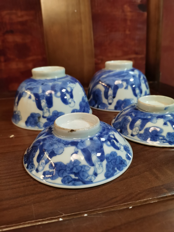 古玩陶瓷【同類蓋碗已保真】十九世紀人物紋青花蓋碗一對拍賣,當前價格690元