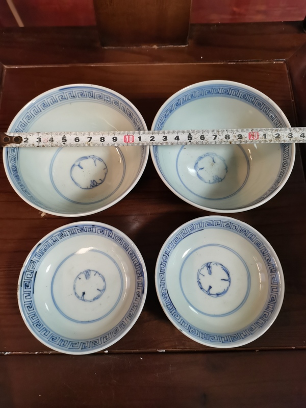 古玩陶瓷【同類蓋碗已保真】十九世紀人物紋青花蓋碗一對拍賣,當前價格690元