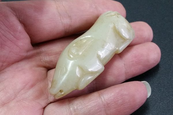 古玩玉器和田玉雕“臥豬”把件拍賣,當(dāng)前價格480元