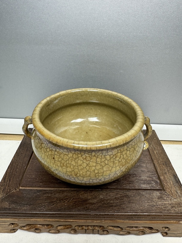 古玩陶瓷乾隆·黃哥釉雙耳爐拍賣,當前價格3600元