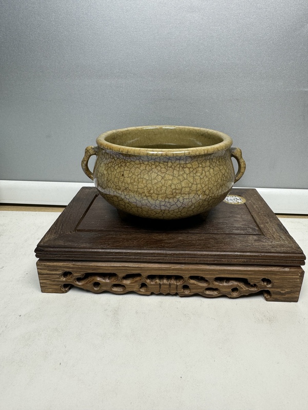 古玩陶瓷乾隆·黃哥釉雙耳爐拍賣,當前價格3600元