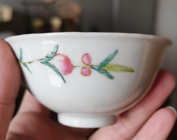 古玩陶瓷粉彩過墻福壽九桃紋茶園拍賣,當前價格750元