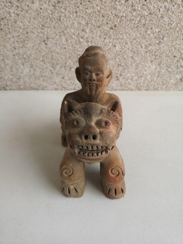 古玩陶瓷陶胎騎獅神像拍賣,當前價格580元