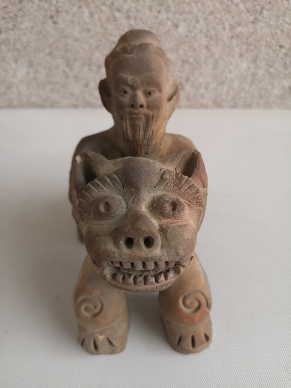古玩陶瓷陶胎騎獅神像拍賣,當前價格580元