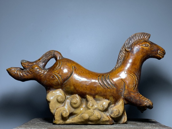 古玩轉(zhuǎn)賣大號(hào)黃釉天馬擺件拍賣，當(dāng)前價(jià)格15888元